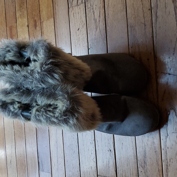 3 inch wedged boots with fur - Picture 3 of 7